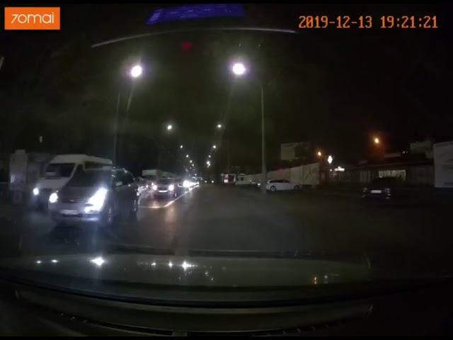 Видео СВІДОК.info. Момент ДТП автомобилей Фольксваген и Ауди