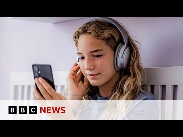 Australian Senate approves social media ban on under-16s | BBC News