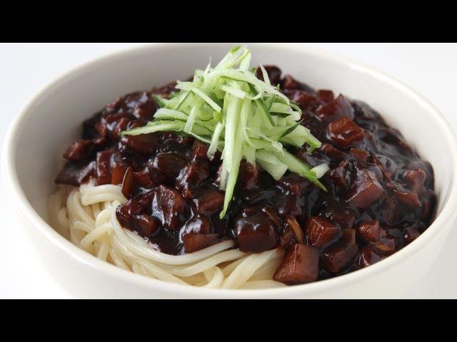 Noodles with blackbean sauce (Jjajangmyeon: 짜장면)