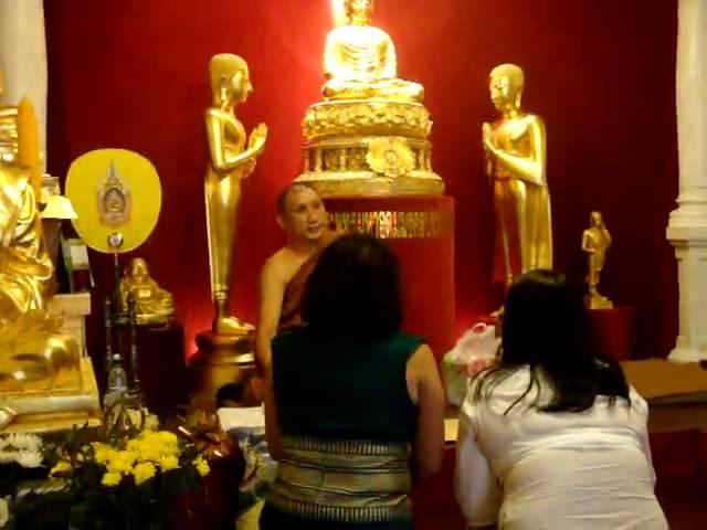 Suphannee Oliver does PahBah at Wat Santiwongsaram, Birmingham