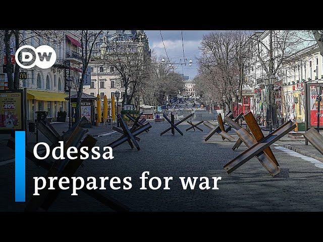 Odessa prepares for Russian attacks | DW News