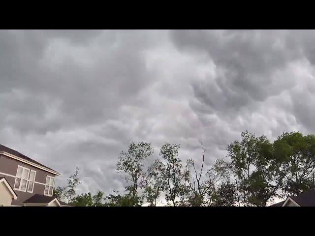 Ominous Clouds Hover North of Houston as Thunderstorms Move Through