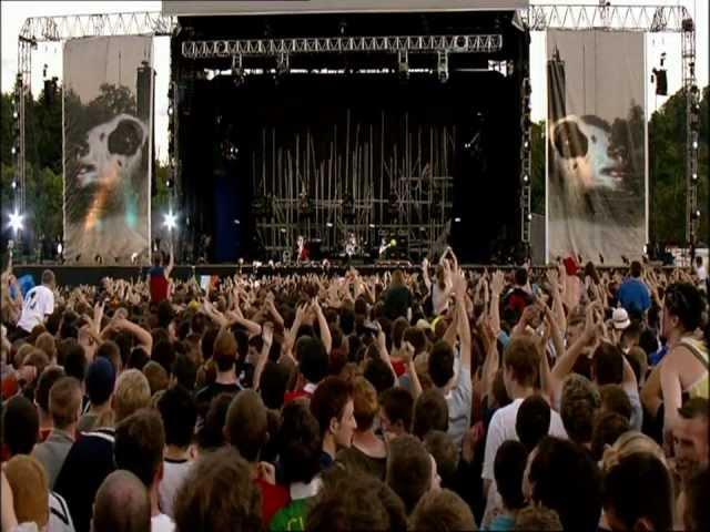 Red Hot Chili Peppers - Intro - Live at Slane Castle [HD]