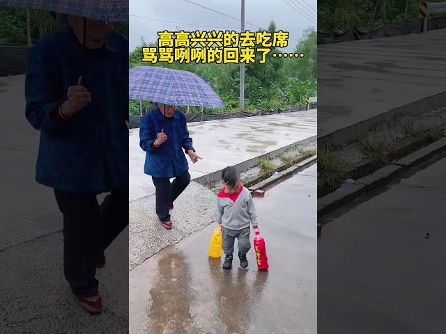 Grandma took the little one to the banquet#funny#Cutebaby