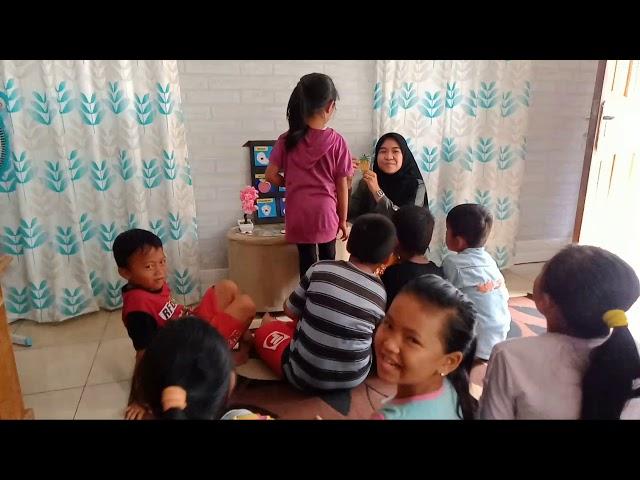 Teaching English for Young Learners (Fruits Square) - Syifa Nurul Azizah