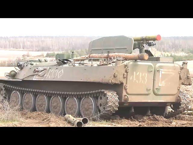 Installation of missiles in the self-propelled ATGM Shturm-S of Russia