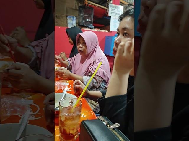 quin sylla makan bakso sama tante dan oma #shortvideo