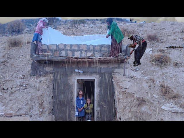 A single mother and her children are caught in a severe storm of rain and wind.