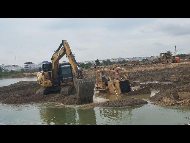 Bulldozer Stuck In Deep Mud Recovery