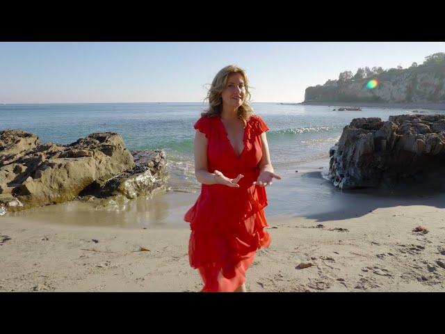 Zoe Scott | Wave feat. Daniel Jobim (Official Video)
