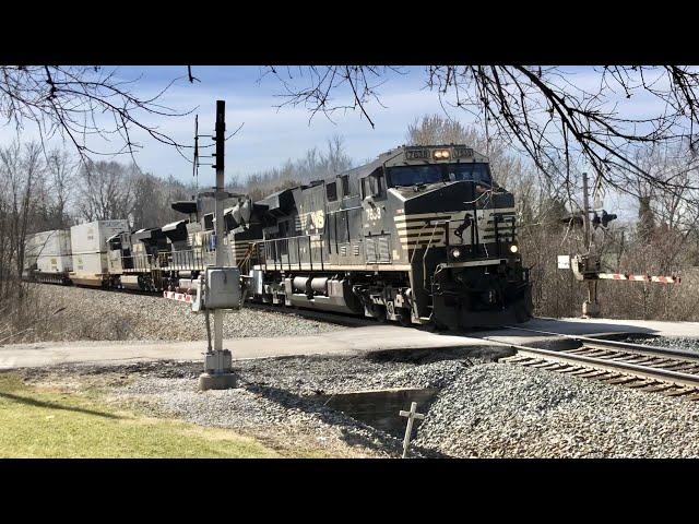 Lightning Fast Trains In America!  Look How Fast Freight Trains Whiz Around Curves! Norfolk Southern