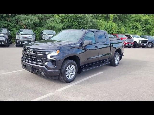 What Dark Ash Metallic (G6M) paint looks like on the 2022 Chevrolet Silverado