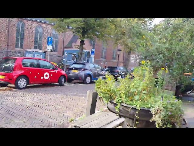 Riad Imam Mahmud : walking along a old street in Utrecht the Netherlands