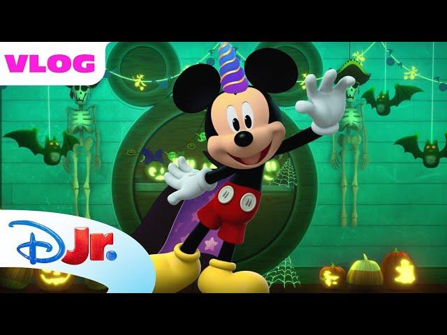 Help Mickey Mouse Pick a Halloween Costume!  | Me & Mickey | @disneyjr