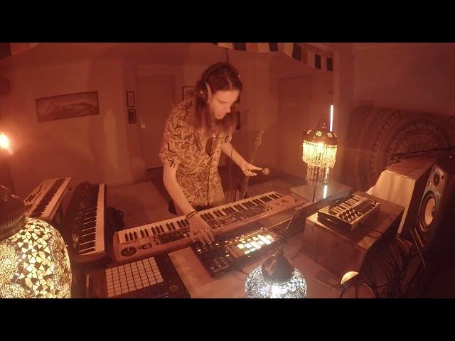 Chill Electro Funk Live Looping - "Skylights" // Life Is A Myth