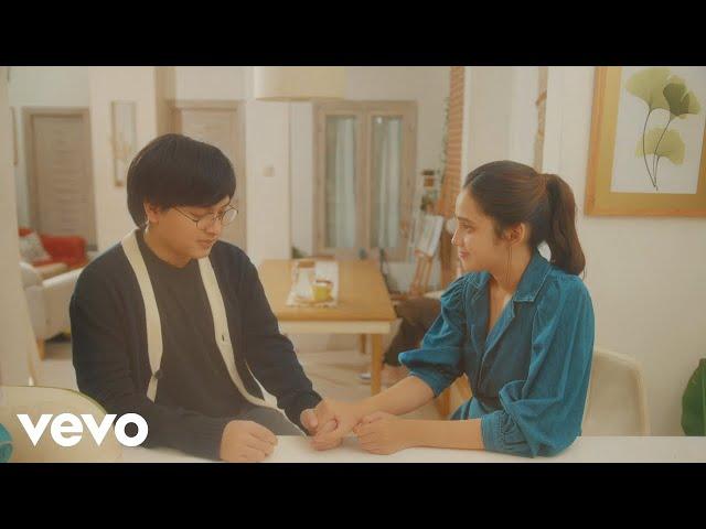 Arsy Widianto - Mencinta Hati Yang Tak Cinta (Official Music Video)