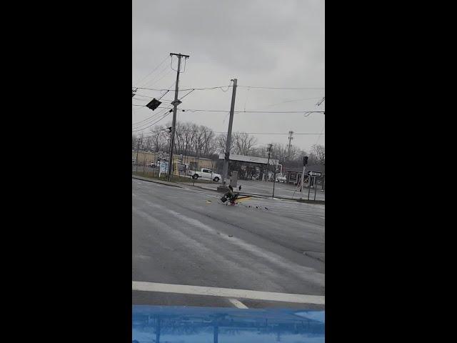 WATCH: Traffic light blows off and falls to ground