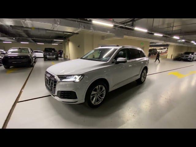 Audi Q7 2020 г. Лиса рулит