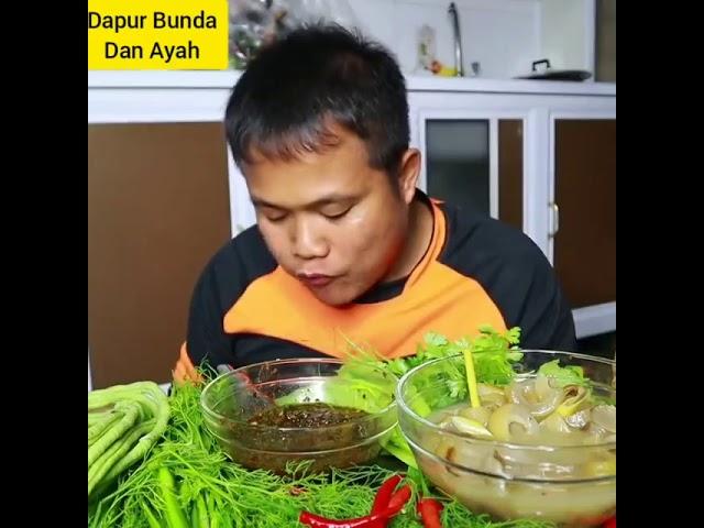 Diner Babang tampan lauk sederhana Tumis Kikil Sapi dan lalapan daun 