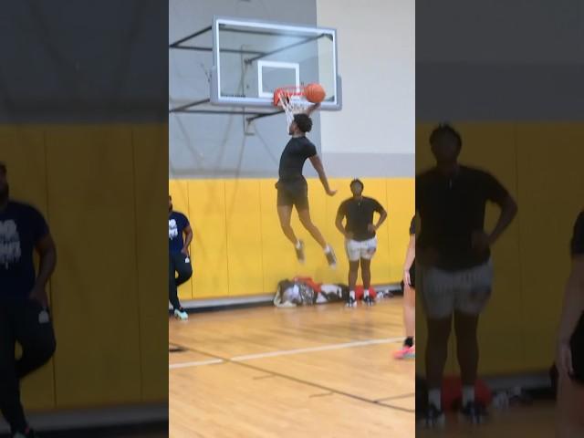 Just be confident and have fun ! #basketball #hooper #dunk #nbabasketball #hoops #viral #viralvideo