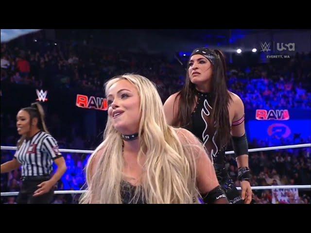 Iyo Sky & Kairi Sane vs Liv Morgan & Raquel Rodriguez: Raw December 2 2024