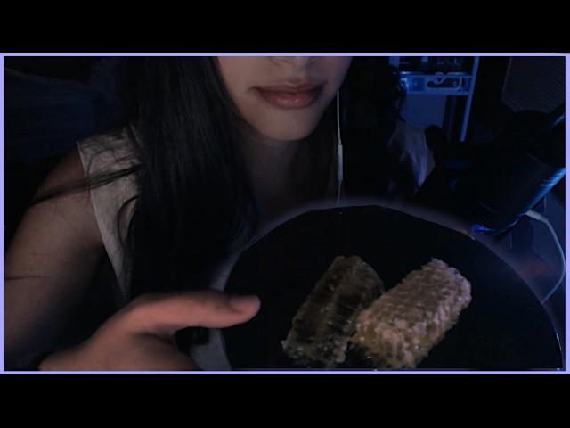 ASMR HONEY EATING - SHORT ASMR - MOUTH NOISES