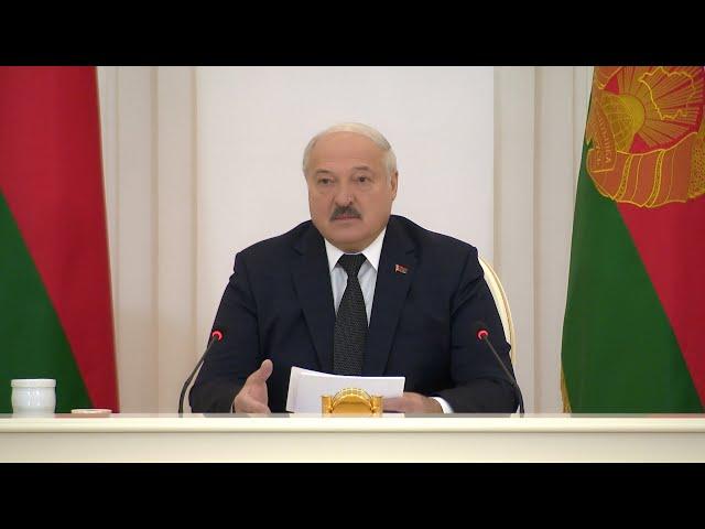 Лукашенко: Встряхните так, чтобы назвали факты, где в 30-40 раз "великие" получают зарплату выше!