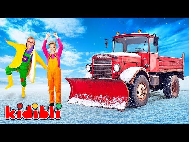 Aventura na Neve para Crianças! ️ Reboque de Neve e Veículos Divertidos para Crianças | Kidibli