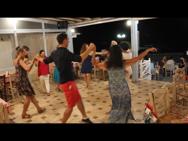 Greek dancing : the "kalamatianos" | Omilo