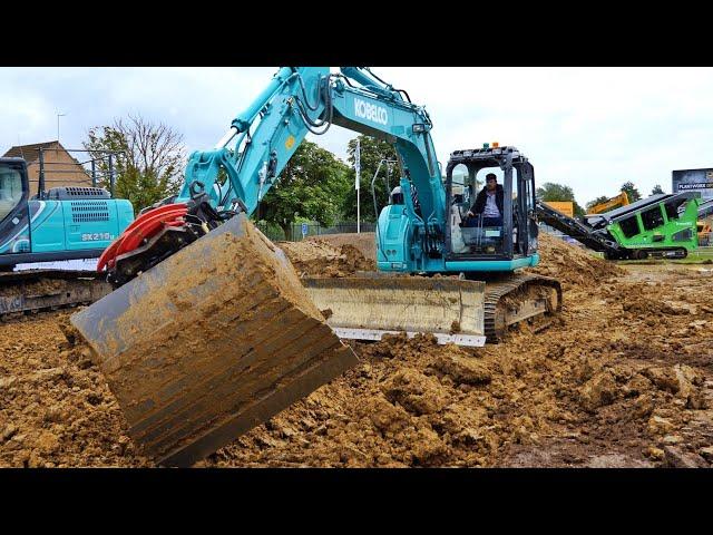 Kobelco Excavator With Six Way Dozer Blade