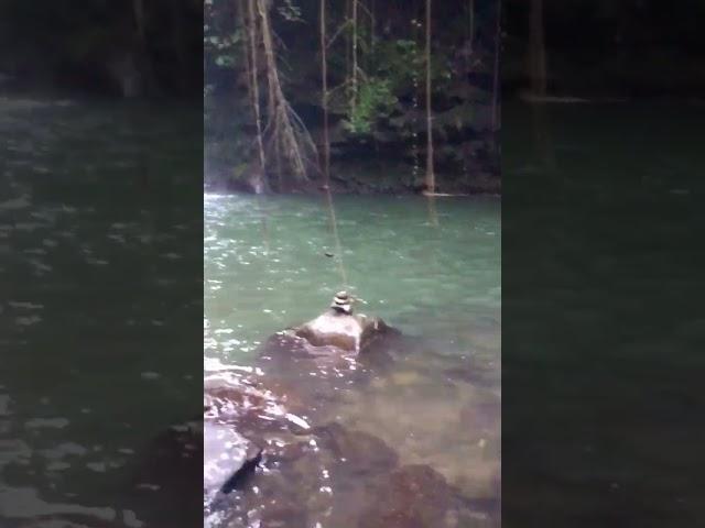 Besi kalung waterfall Bali