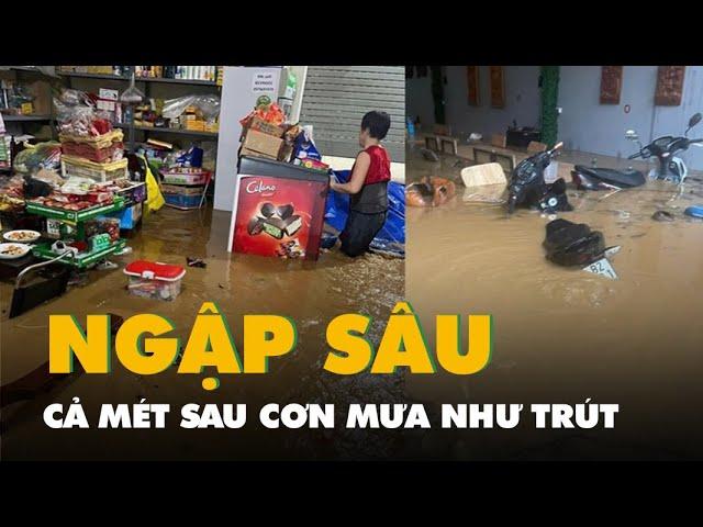 Thành phố Lào Cai ngập sâu cả mét sau cơn mưa như trút