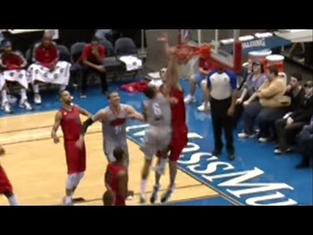 6-foot-2 Jerry Smith POSTERIZES 7-foot-5 Will Foster!