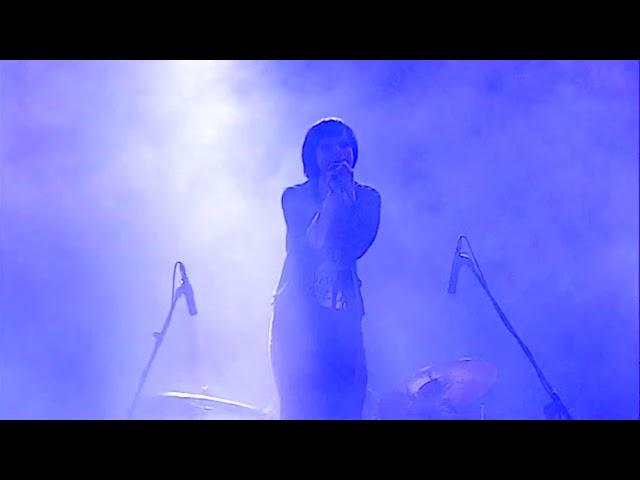 Crystal Castles - Alice Practice (Reading 2009)