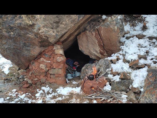 Snowy winter camping - rock shelter - cold winter weather, asmr