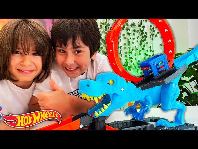 Dani y Evan y el DESAFIO del T-REX de Hot Wheels City!!