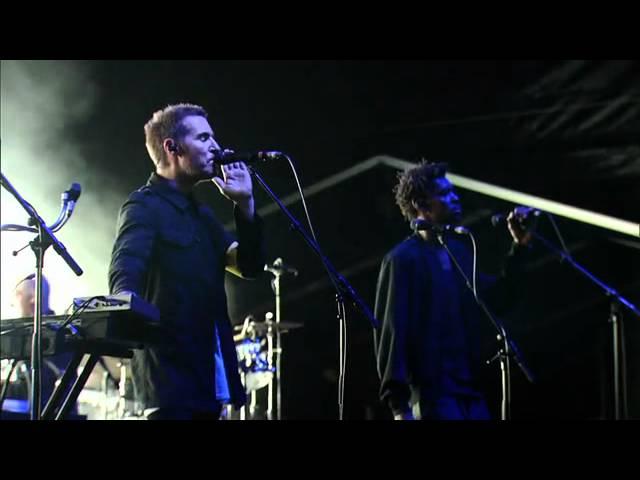 Massive Attack - Risingson (Live - Fuji Rock 2010)