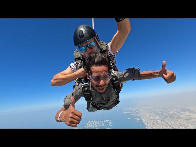 Skydiving in Dubai - উৰাজাহাজৰ পৰা জপিয়ালো