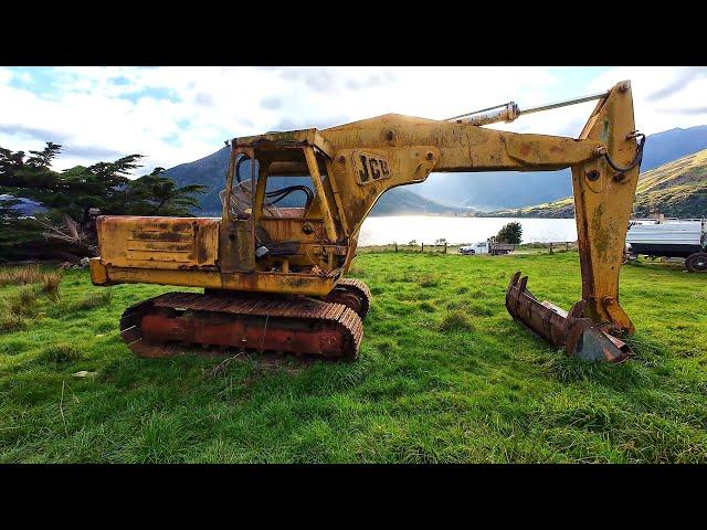 Vintage JCB Excavator Abandoned by the beach for years.. Will it start and move??