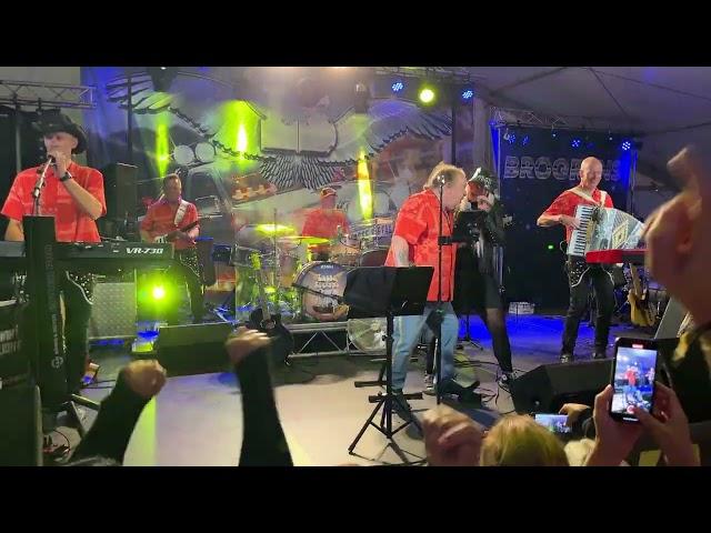 Sofie Svensson & Lasse Stefanz - Kom och rulla i mitt rullande hus (Live 2023 Ekebofestivalen)