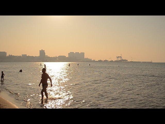 Купальный сезон откладывается на месяц. Температура воды в море  позволять только помочить ноги