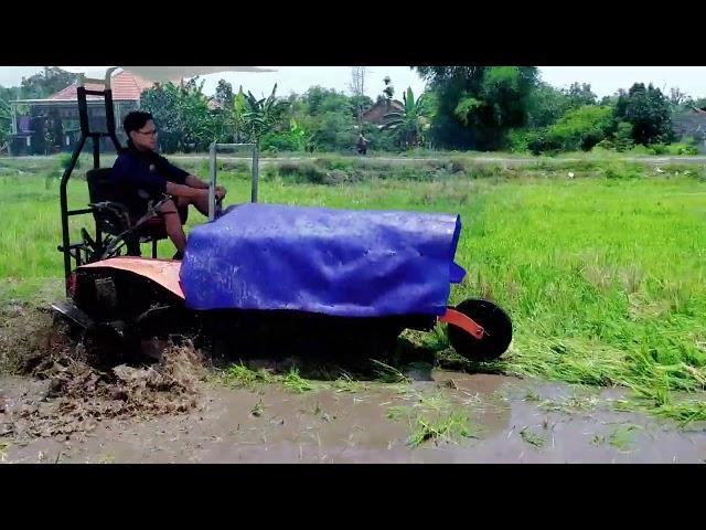 Traktor Apa Ini Kok di Tutup Ya Depannya - Perahu Bajak Sawah