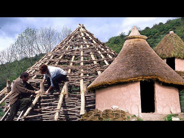 CIRCULAR PRIMITIVE HUT by hand. Traditional construction of an Iron Age VILLAGE