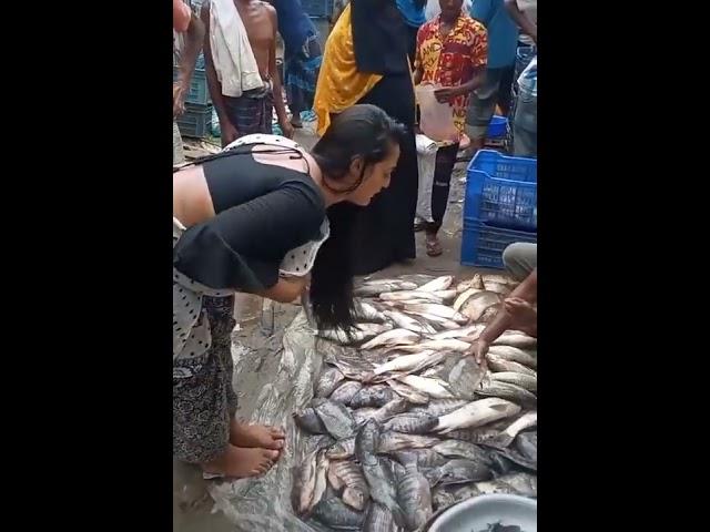 hijra third gender women take fish from a businessman #shorts