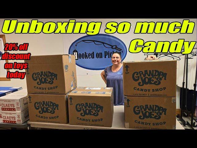 Unboxing so much Candy and Giant Lollypops I also give you a discount on Toys today!