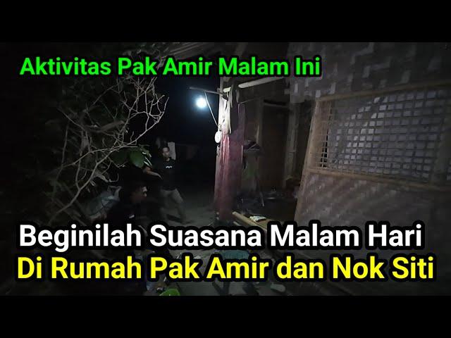 Suasana Malam Hari Di Rumah Pak Amir Dan Nok Siti