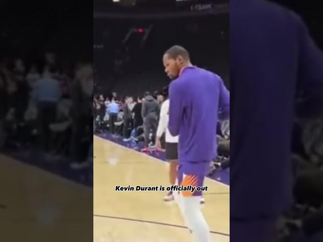 Kevin Durant with a BIZARRE fall  | #Shorts