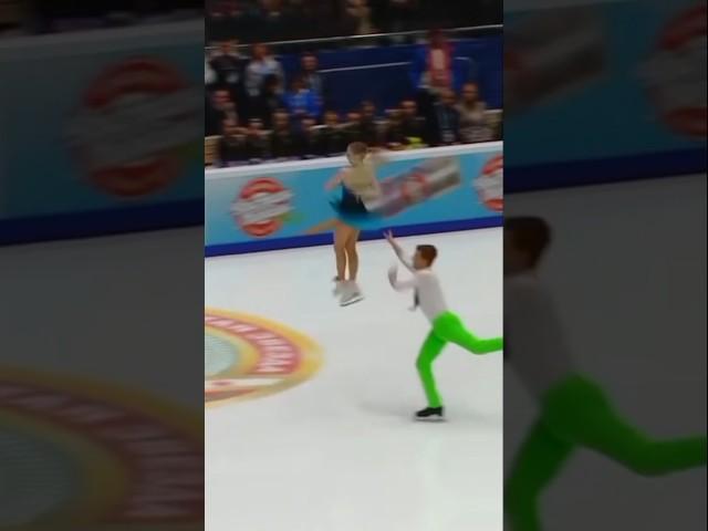 Natalia Khabibullina & Ilya Knyazhuk Russia pair skating figure skating  ice dancing ice skating