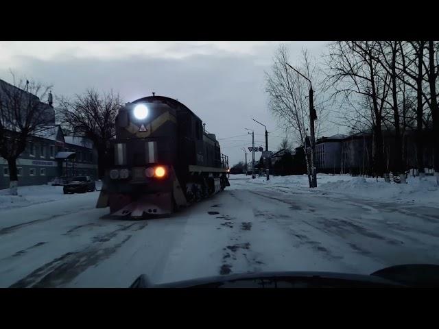 Нарушил или нет? Тепловоз едет по городу