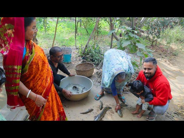 আলু দিয়ে শোল মাছের ঝোল তার সাথে বাড়ির আলু শাক ভাজা |